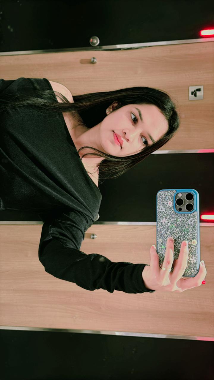 SLIM FIT FIGURE HOT PINK PUSSY COLLAGE GIRL STAFF in Hyderabad