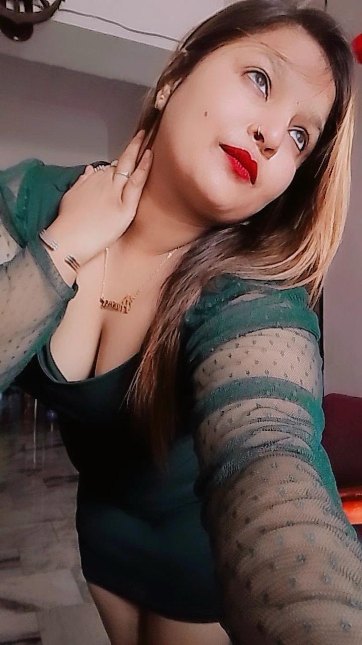 SLIM FIT FIGURE HOT PINK PUSSY COLLAGE GIRL STAFF in Gurugram